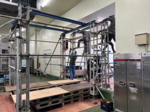 食肉販売加工業の真空包装機器搬入